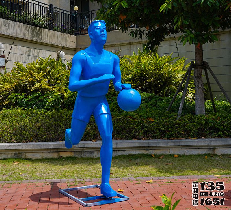 公園廣場玻璃鋼運(yùn)動(dòng)打籃球的人物雕塑 公園廣場玻璃鋼運(yùn)動(dòng)打籃球的人物雕塑